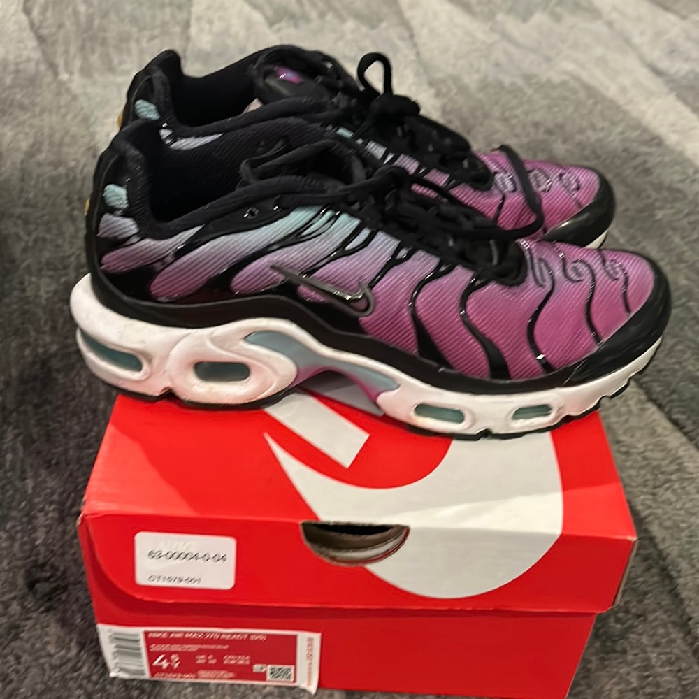 Nike Air Max 270 React.  Girls size 4.5.